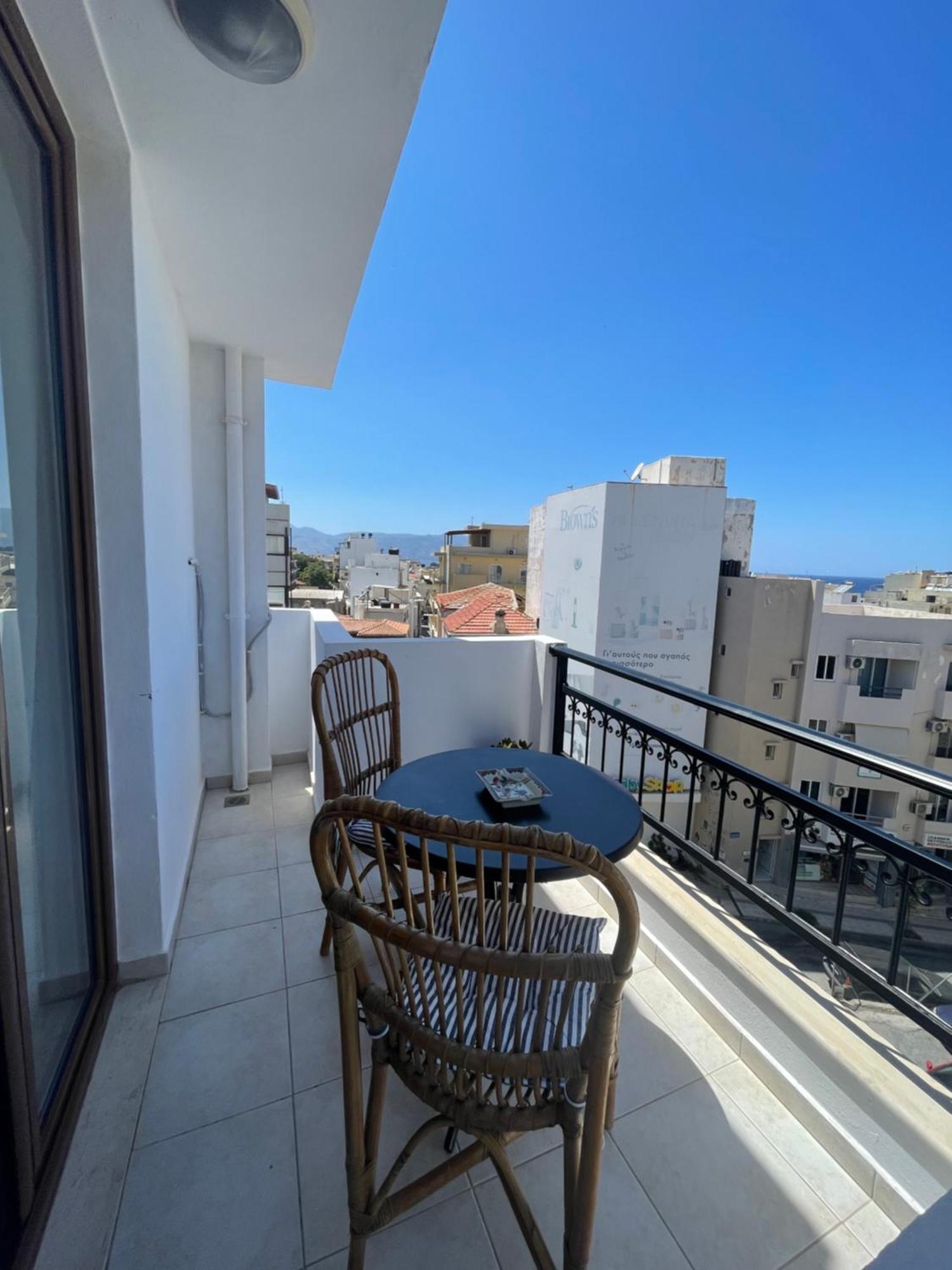 Retire Flat In The Heart Of City Heraklion Zewnętrze zdjęcie